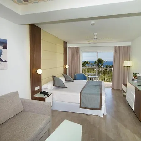 Riu Papayas Hotel